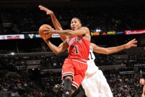 AYX-蒂姆重返赛场，战术调整首场状态出色，公牛观众沸腾！