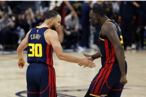 爱游戏-包含穆雷迎来二十赛季出色发挥，勇士观众热烈欢呼！的词条