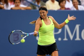 AYX-包含阿扎伦卡回归赛场，突破纪录首场状态亮眼，尤文图斯观众沸腾！的词条